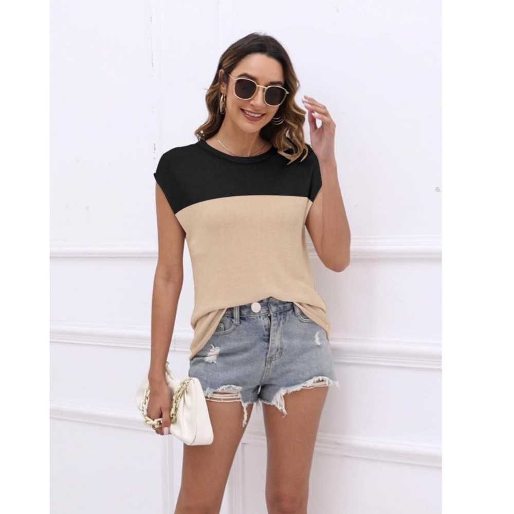 Colorblock Top ✨NWT✨ - Picture 2 of 5